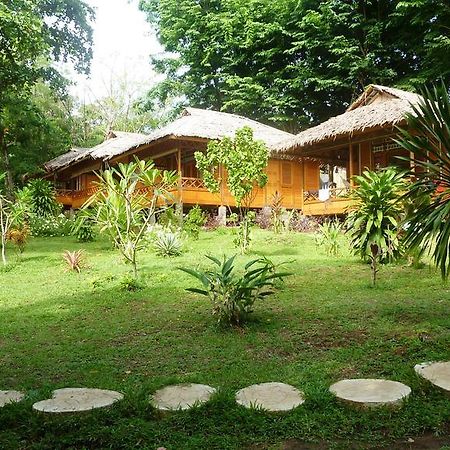 Raja Laut Dive Resort Бунакен Экстерьер фото