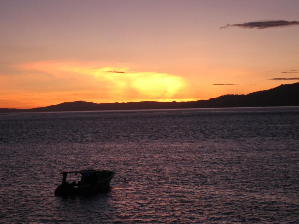 Raja Laut Dive Resort Бунакен Экстерьер фото