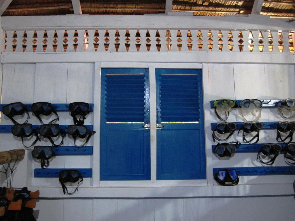 Raja Laut Dive Resort Бунакен Экстерьер фото