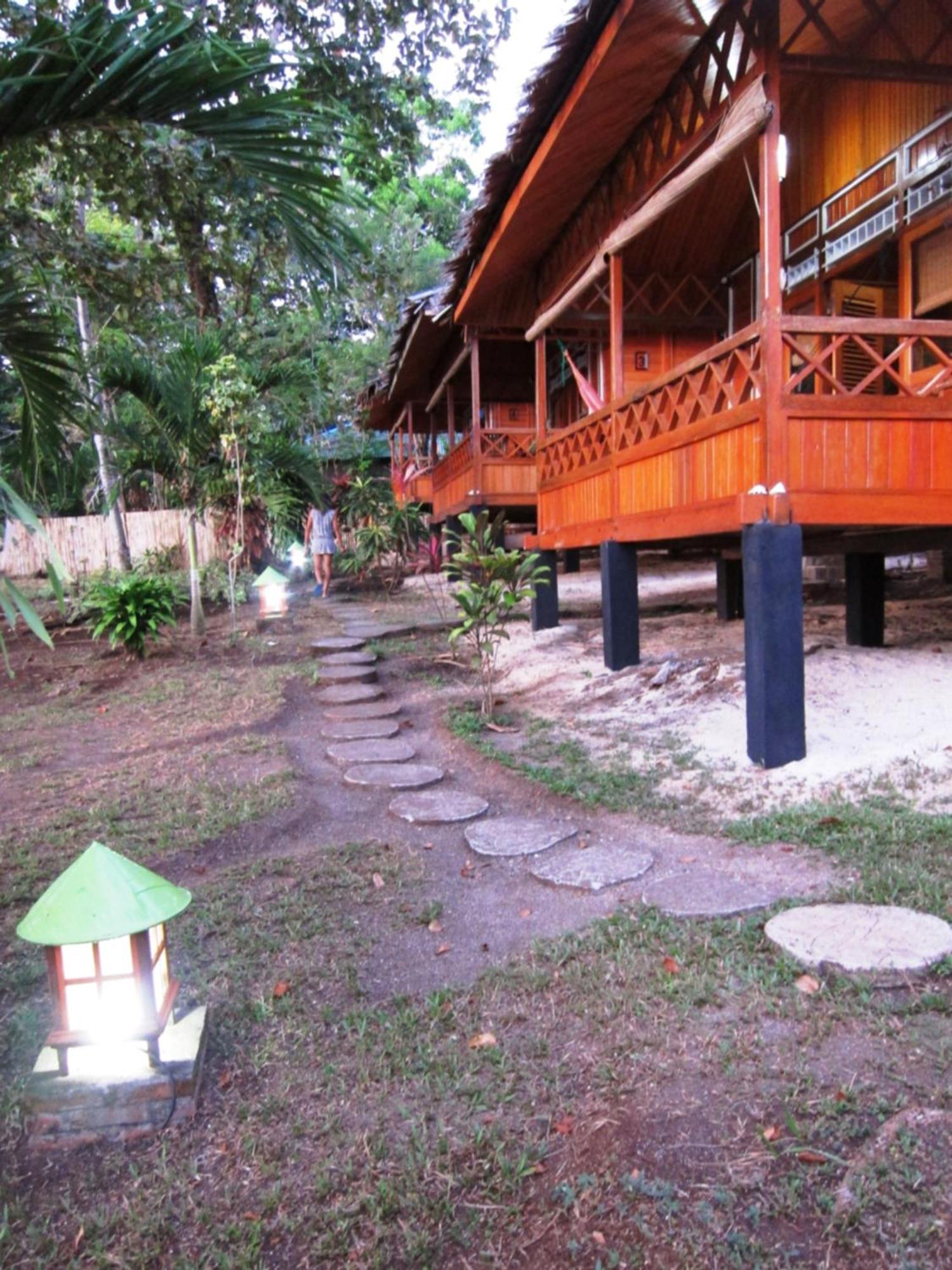 Raja Laut Dive Resort Бунакен Экстерьер фото