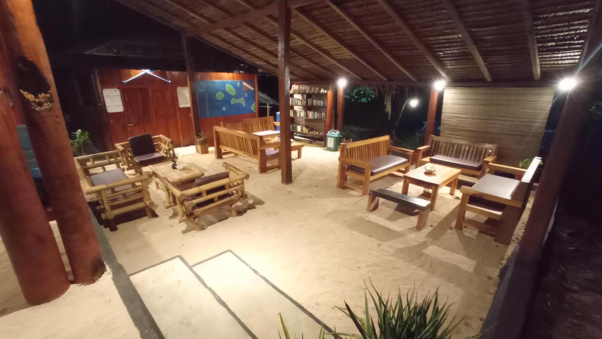 Raja Laut Dive Resort Бунакен Экстерьер фото